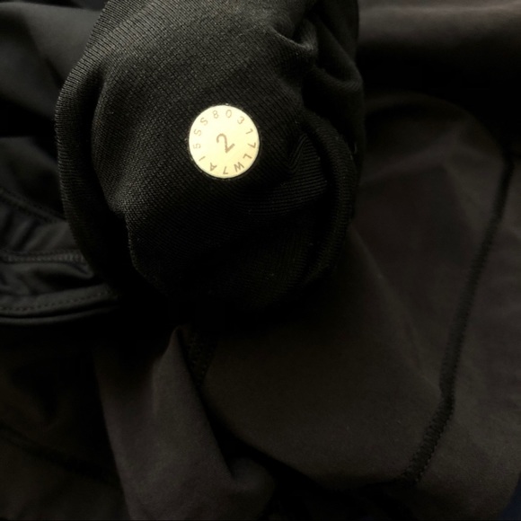 Lululemon Break Free Shorts size 2 Black - Picture 8 of 8